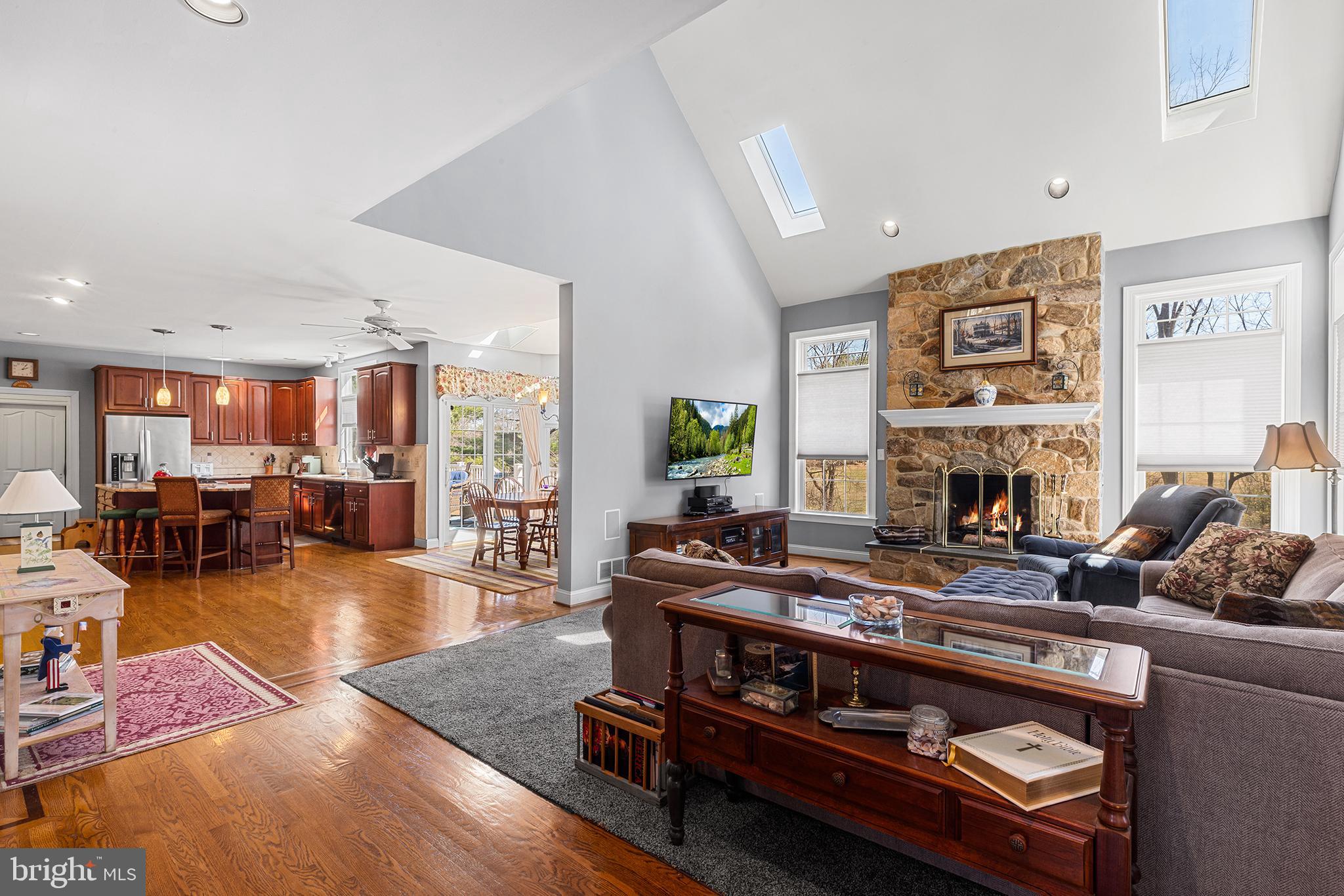 DEER POINTE - Residential