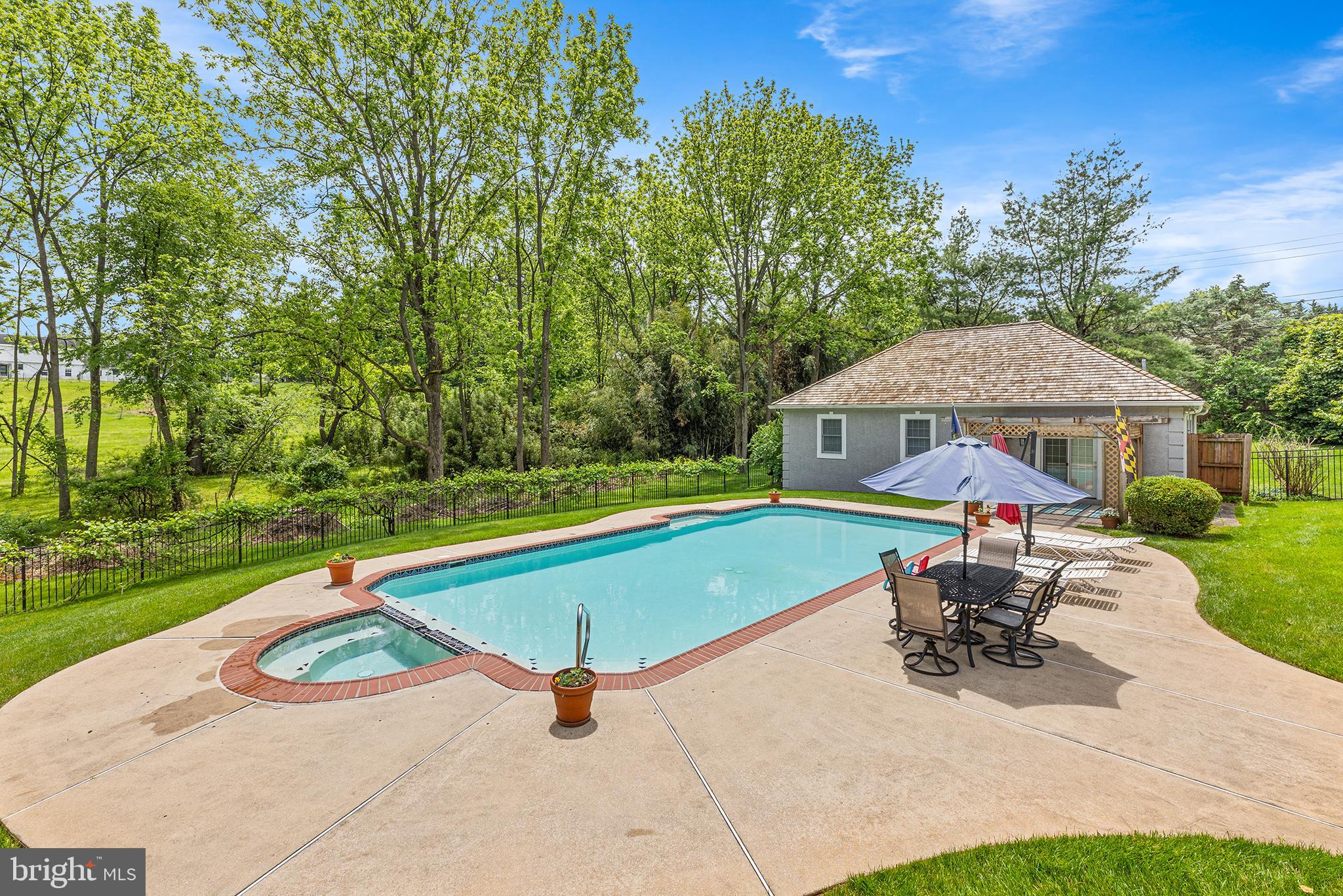 DEER POINTE - Residential