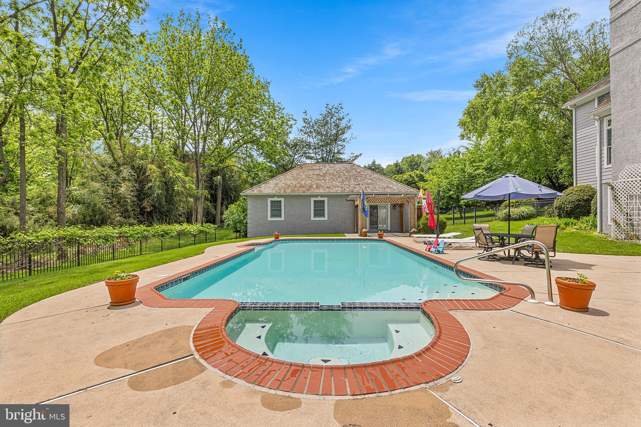DEER POINTE - Residential