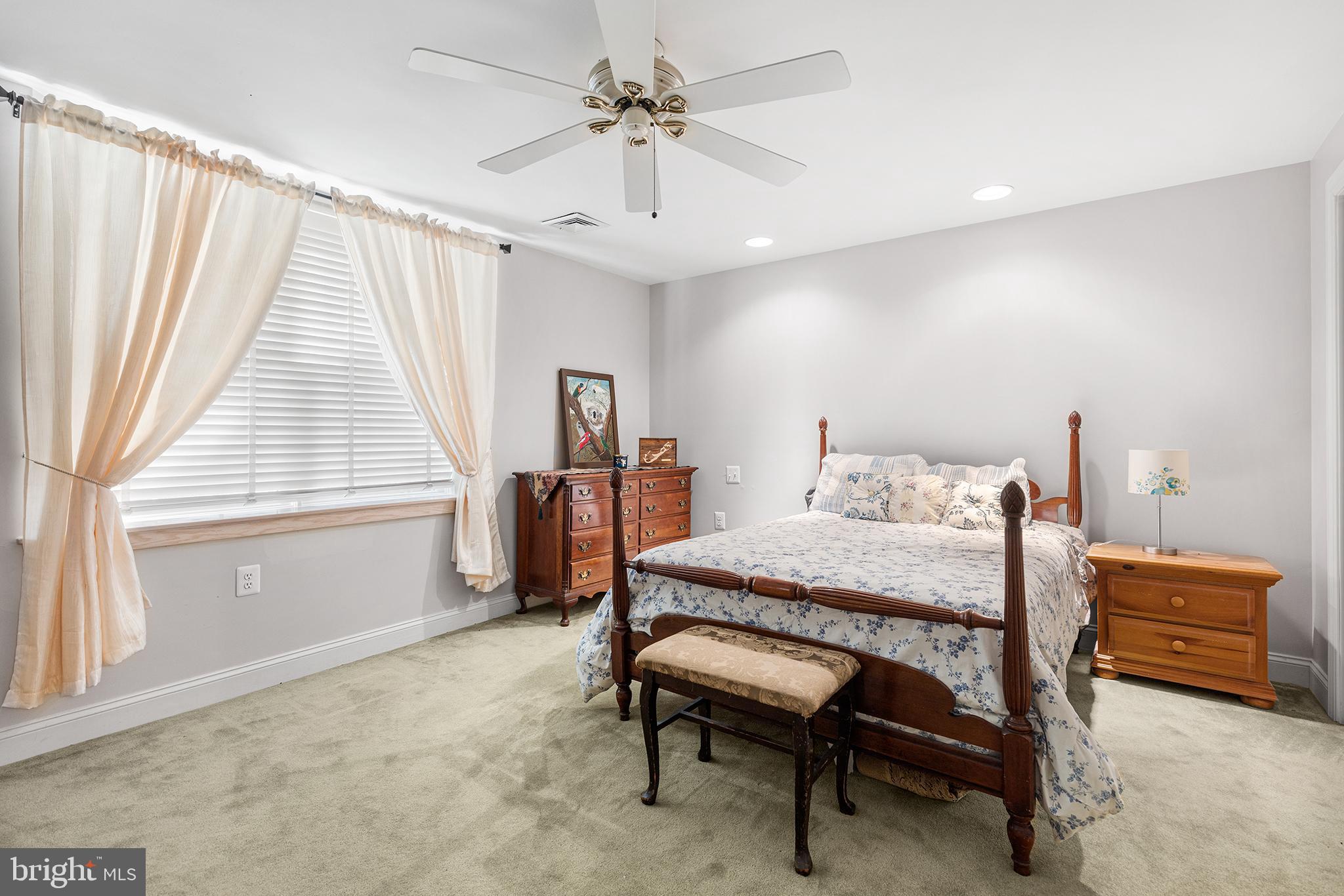 DEER POINTE - Residential