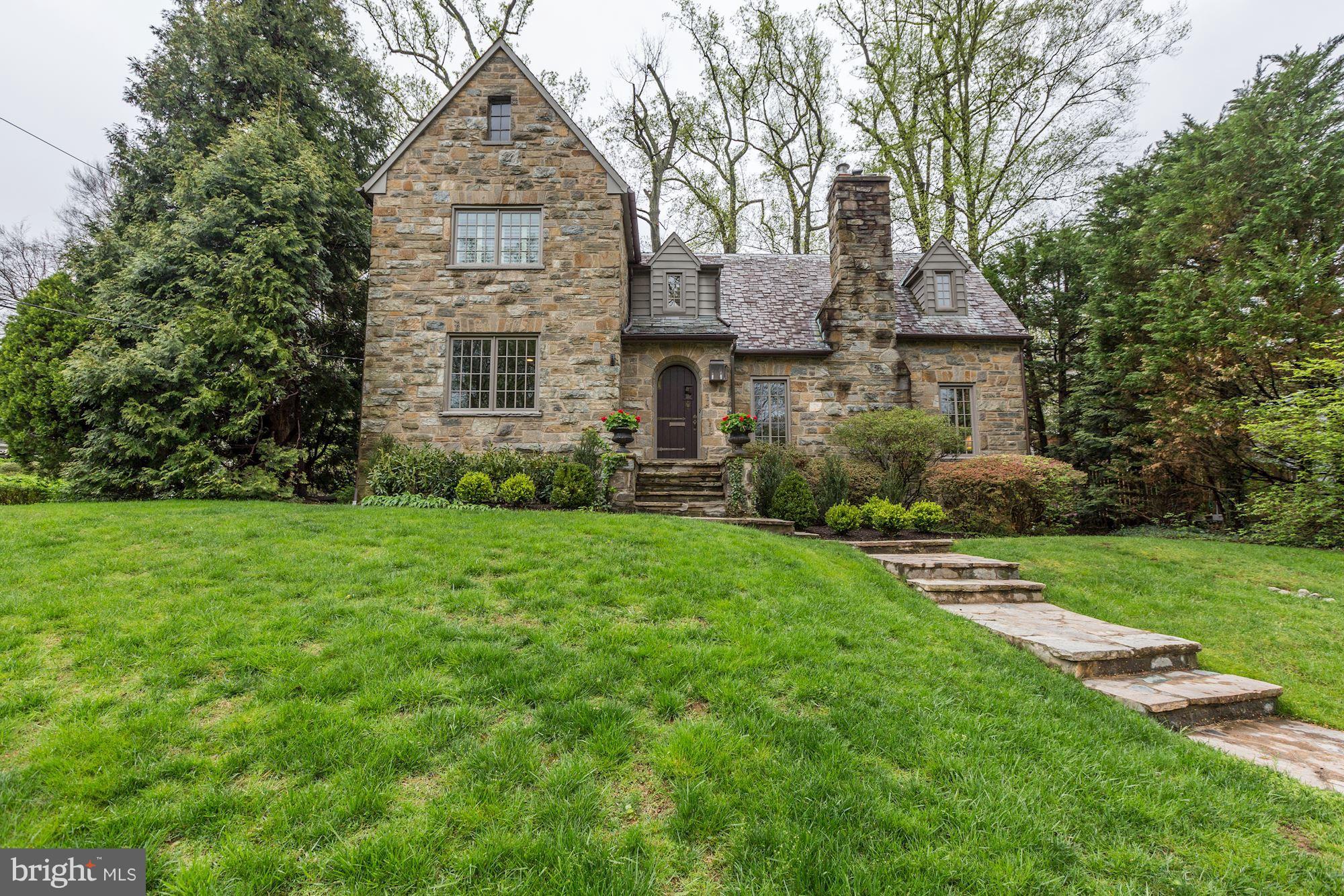 NEW LISTING! Exquisite, renovated fieldstone house in impeccable condition on beautiful corner lot in Rollingwood built in 1934. First time on the market in 27 years. Beautiful sunken LR with gracious Palladian window and large dining room. Den/office off LR. 2 car garage. Systems updated within last 3 years and windows replaced. Sold as is . OPEN SUNDAY 1-4 PM. Must see!