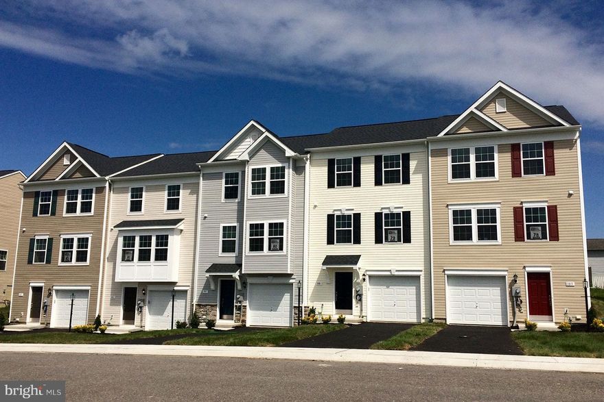 SELLING IN ADVANCE OF START! END UNIT TOWN HOME! LOWEST PRICE IN THE AREA! 100% FINANCING & CLOSING COST MONEY! York II garage town, 8' Morning Room, stainless appliances, Silestone countertops, 42" cabinets & kitchen island, hardwood in kitchen & MR, deluxe owners bath with separate shower & soaking tub, finished lower level rec room with walkout & bath rough in. Stone water table on front.