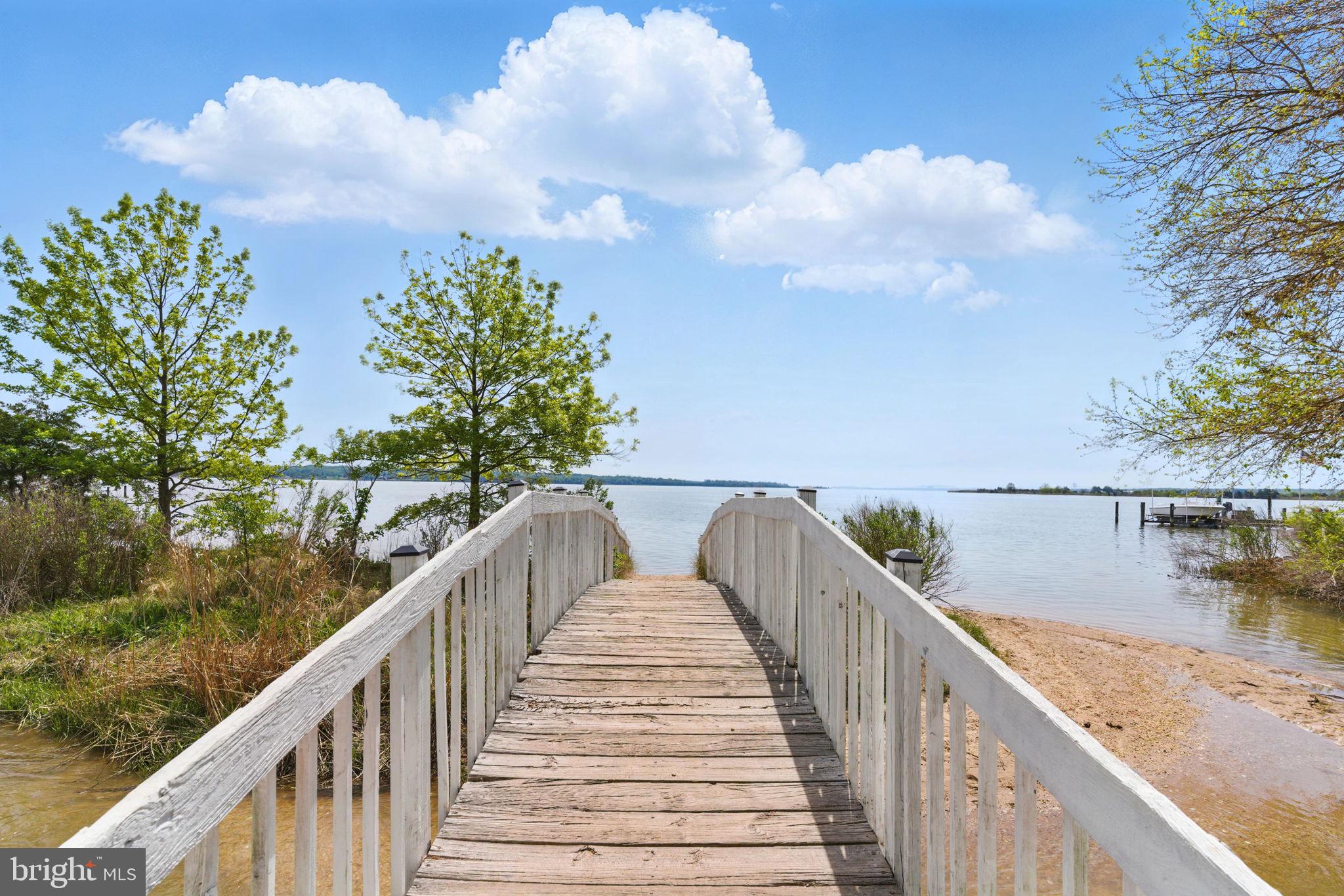 GOLDEN BEACH - Residential