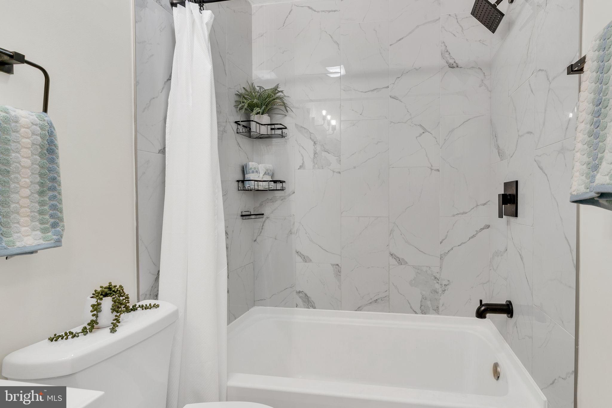 GOLDEN BEACH - Residential