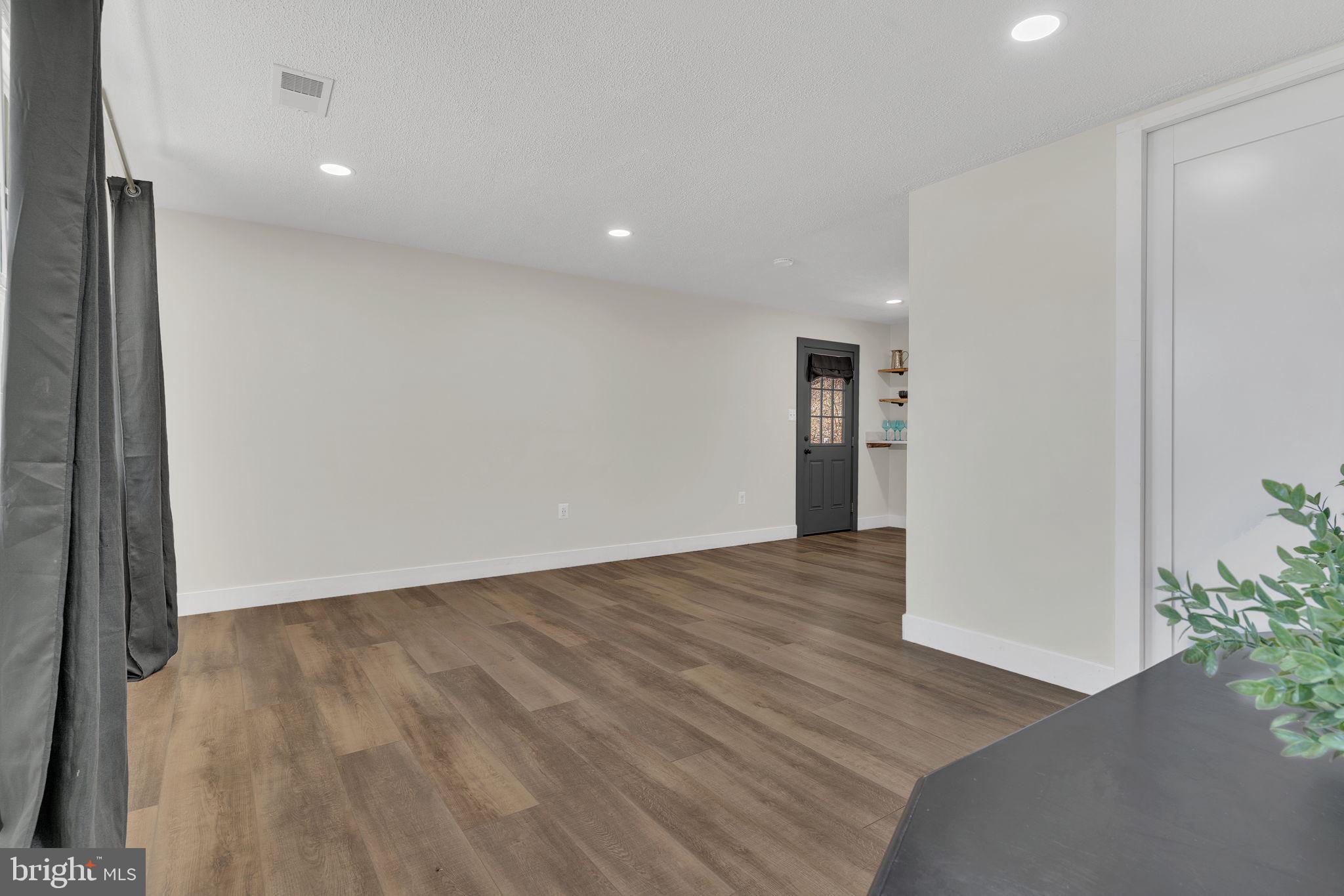 GOLDEN BEACH - Residential