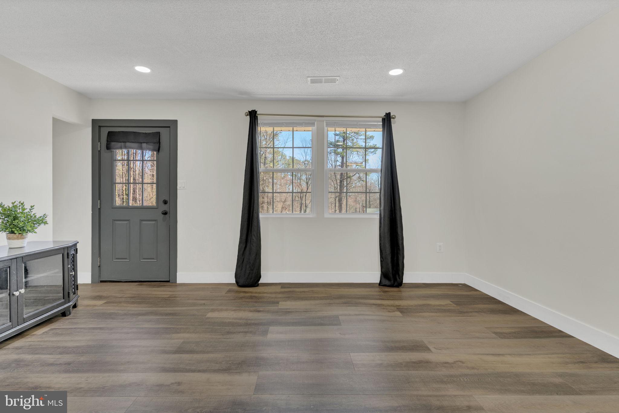 GOLDEN BEACH - Residential