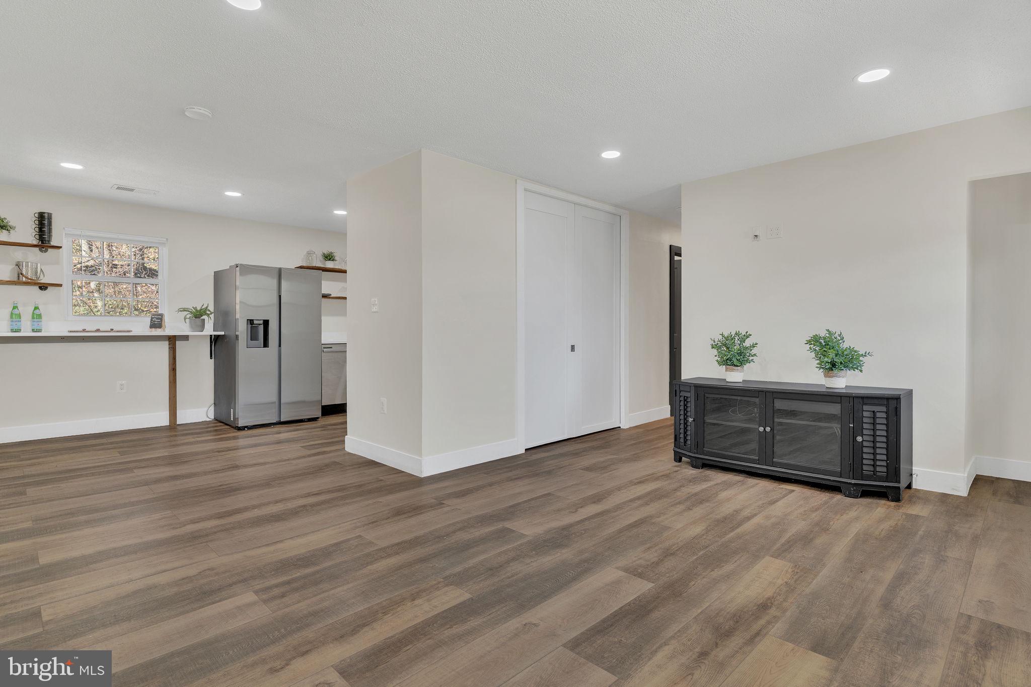 GOLDEN BEACH - Residential