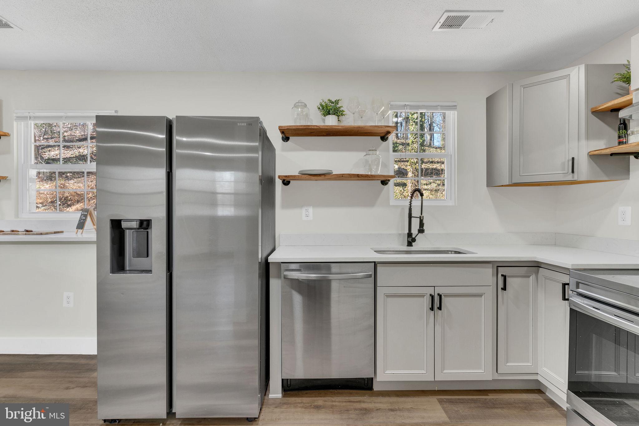 GOLDEN BEACH - Residential