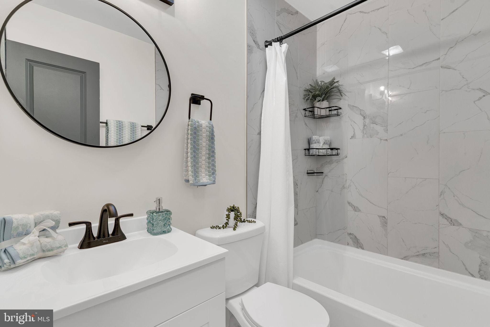 GOLDEN BEACH - Residential