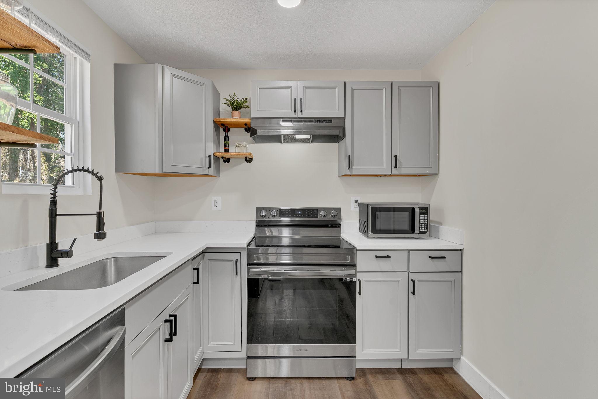 GOLDEN BEACH - Residential