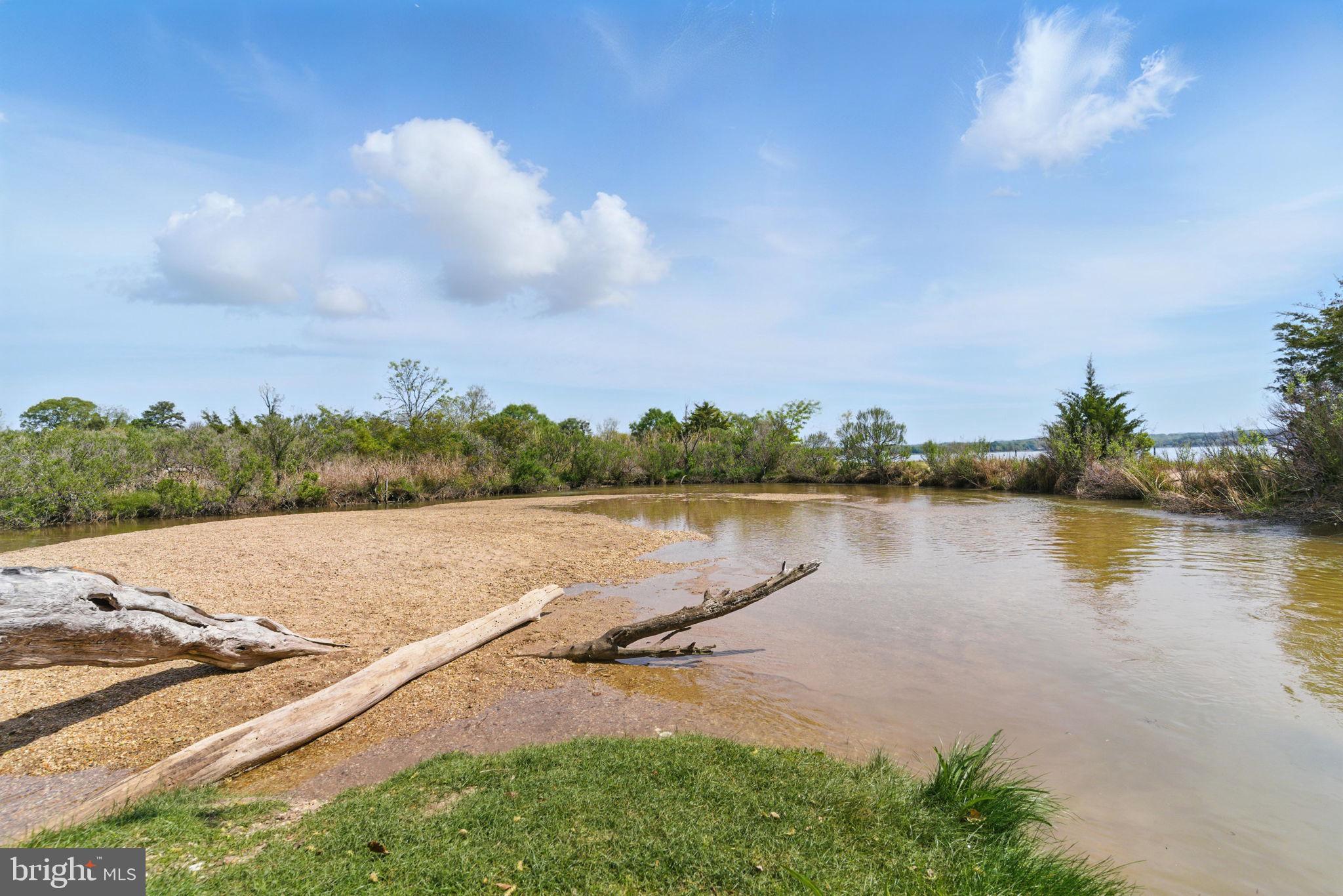 GOLDEN BEACH - Residential