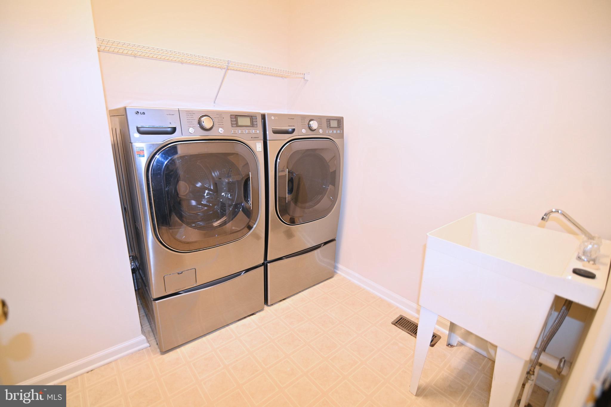 THE VILLAS AT REGENT PAR - Residential