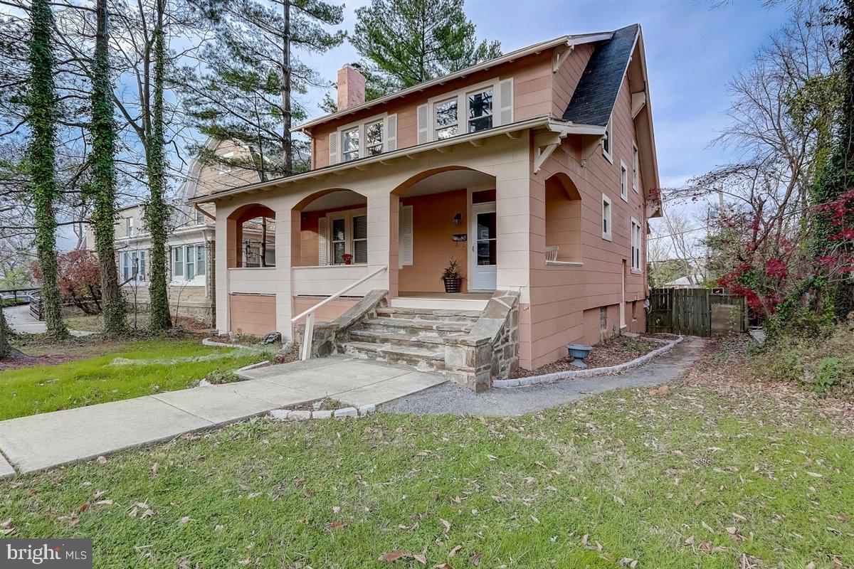 Welcome Home Beautiful Spacious Well Maintained Colonial Huge Covered Front Porch Large Living Room with Cozy Fireplace Surrounded by Original Bookshelf and Benches, Original Hardwood Flooring Throughout 4 Nice Size Bedrooms With Ceiling Fans Upgraded Kitchen with SS Appliances Double Oven Screen in Back Porch Sprinkle System Move in Right In