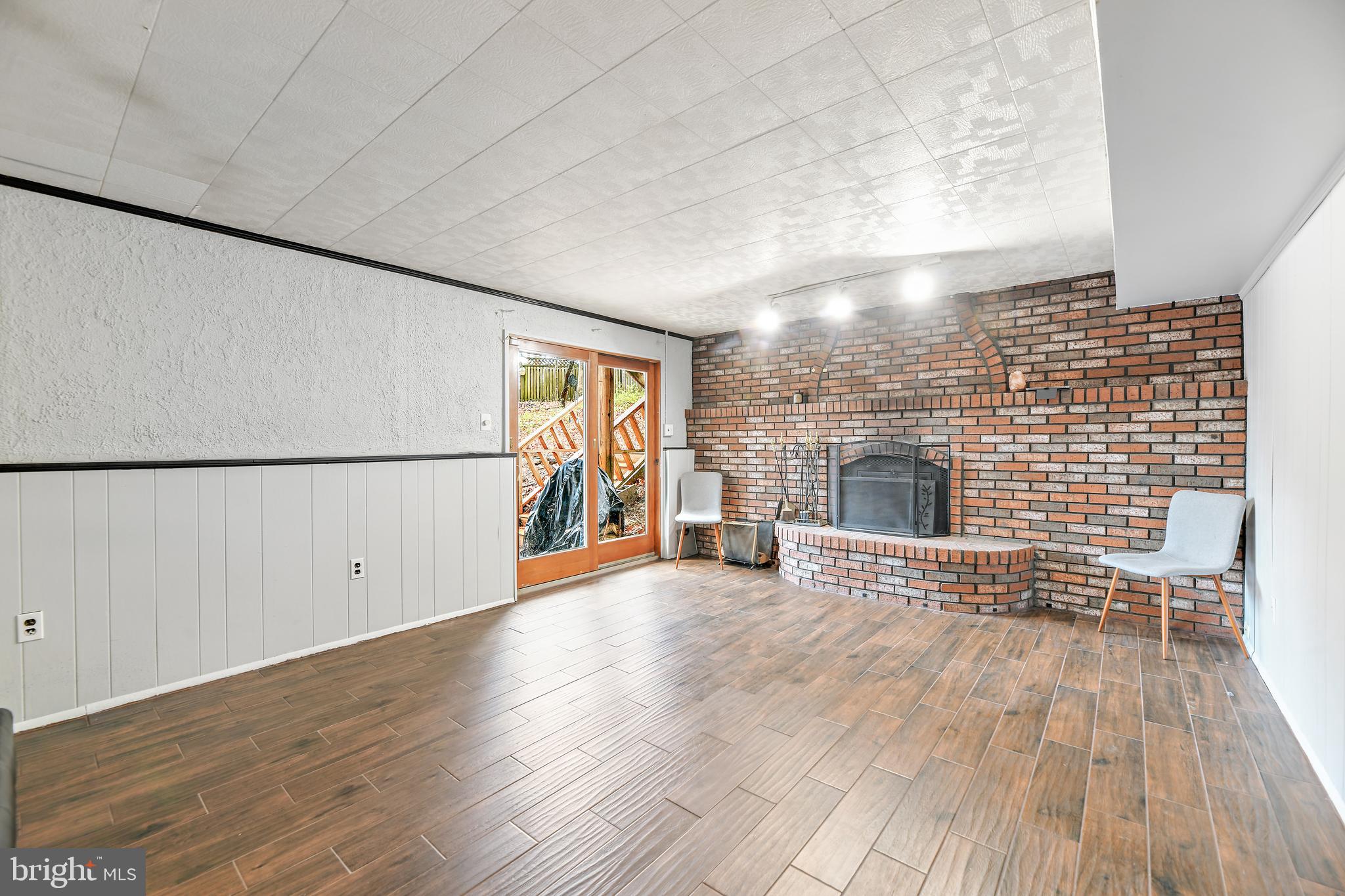 ACADEMY ACRES - Residential