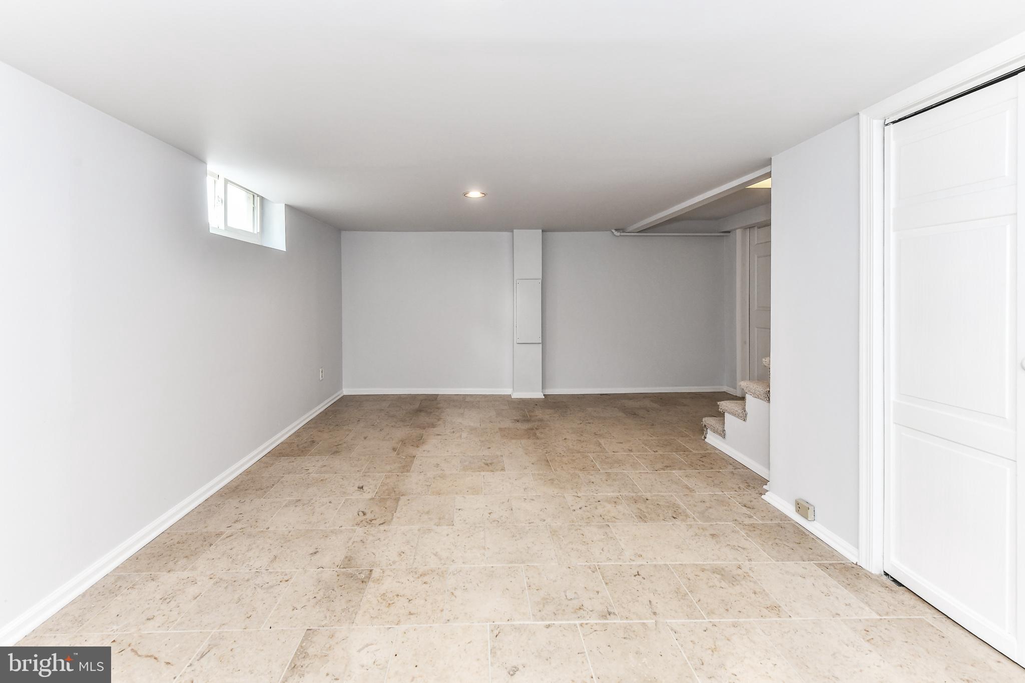 ADDISON HEIGHTS - Residential Lease