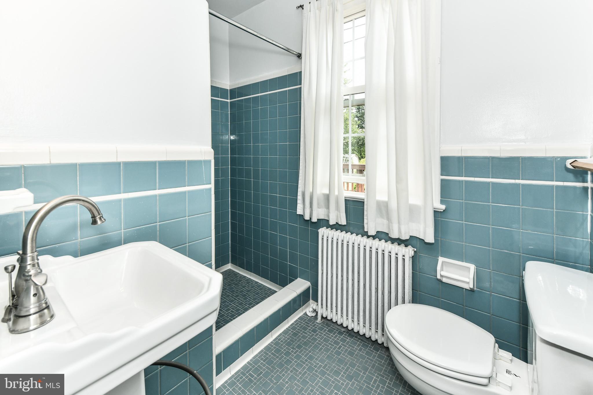 ADDISON HEIGHTS - Residential Lease