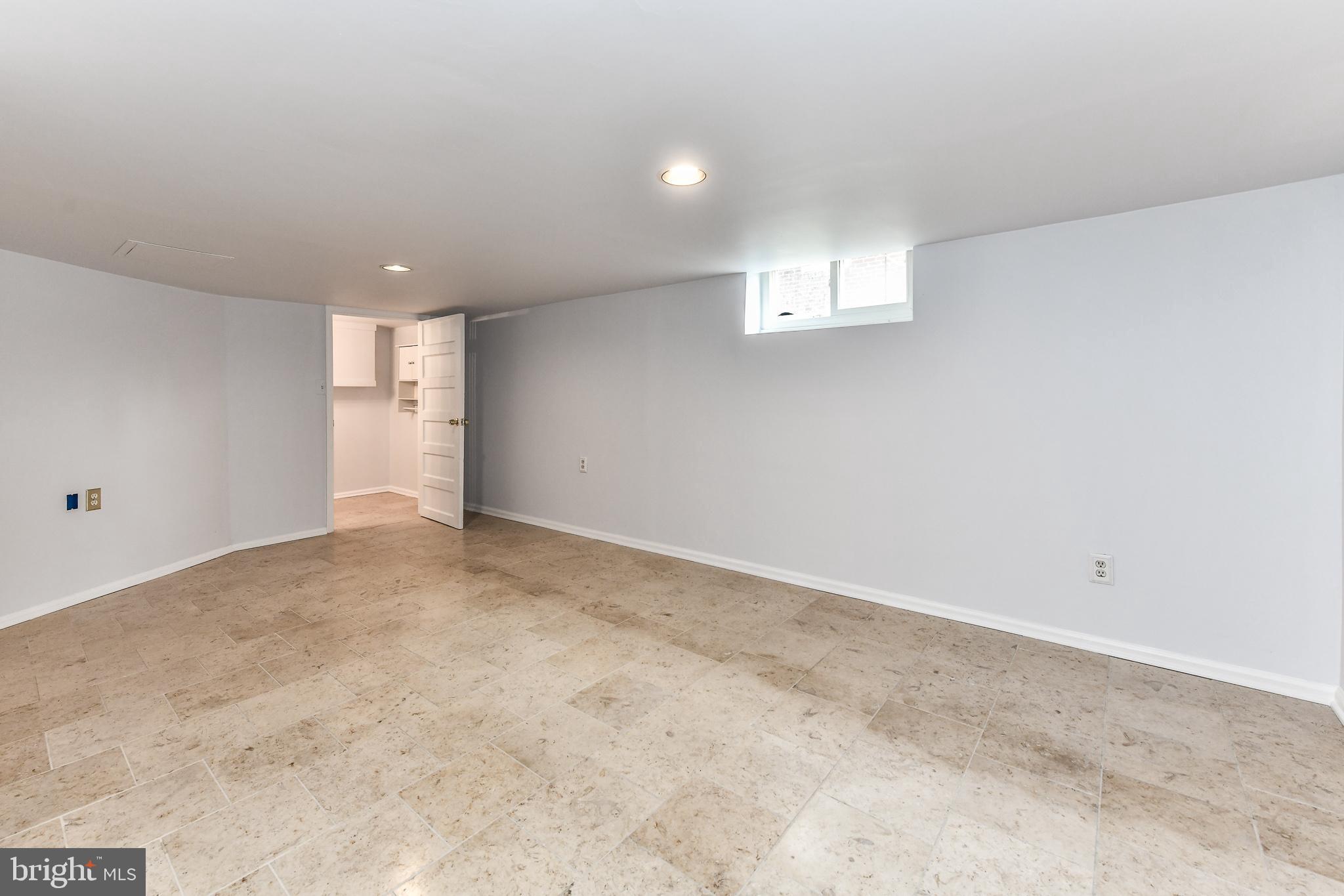 ADDISON HEIGHTS - Residential Lease