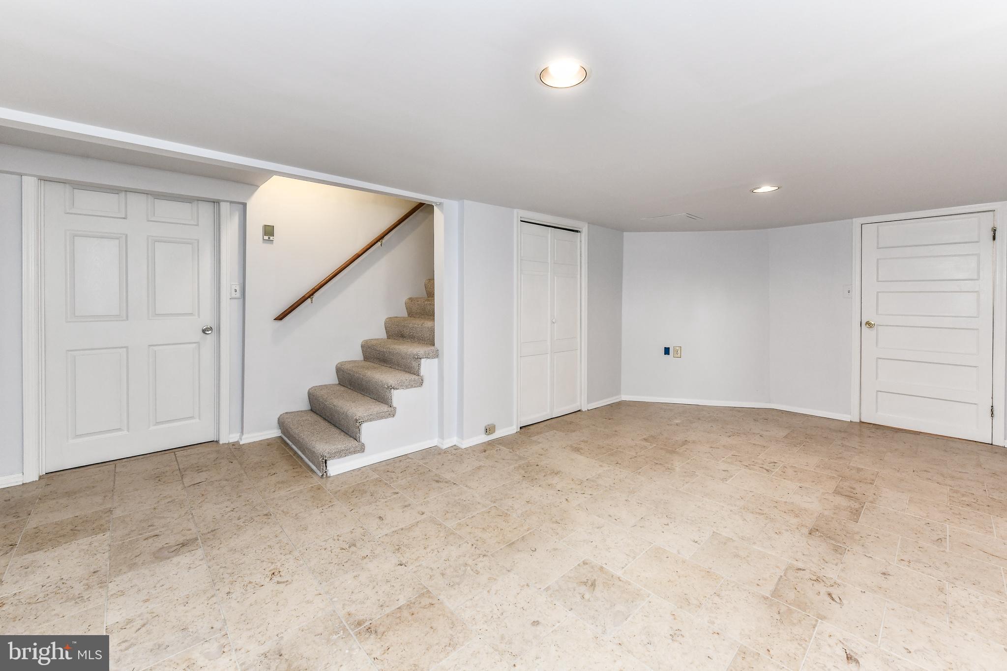 ADDISON HEIGHTS - Residential Lease