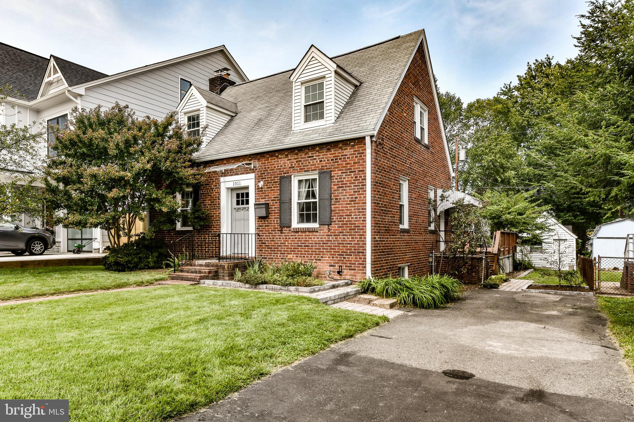 ADDISON HEIGHTS - Residential Lease