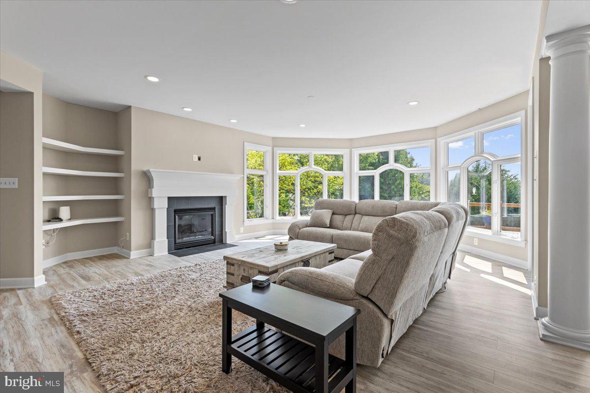 RED CEDAR WEST - Residential