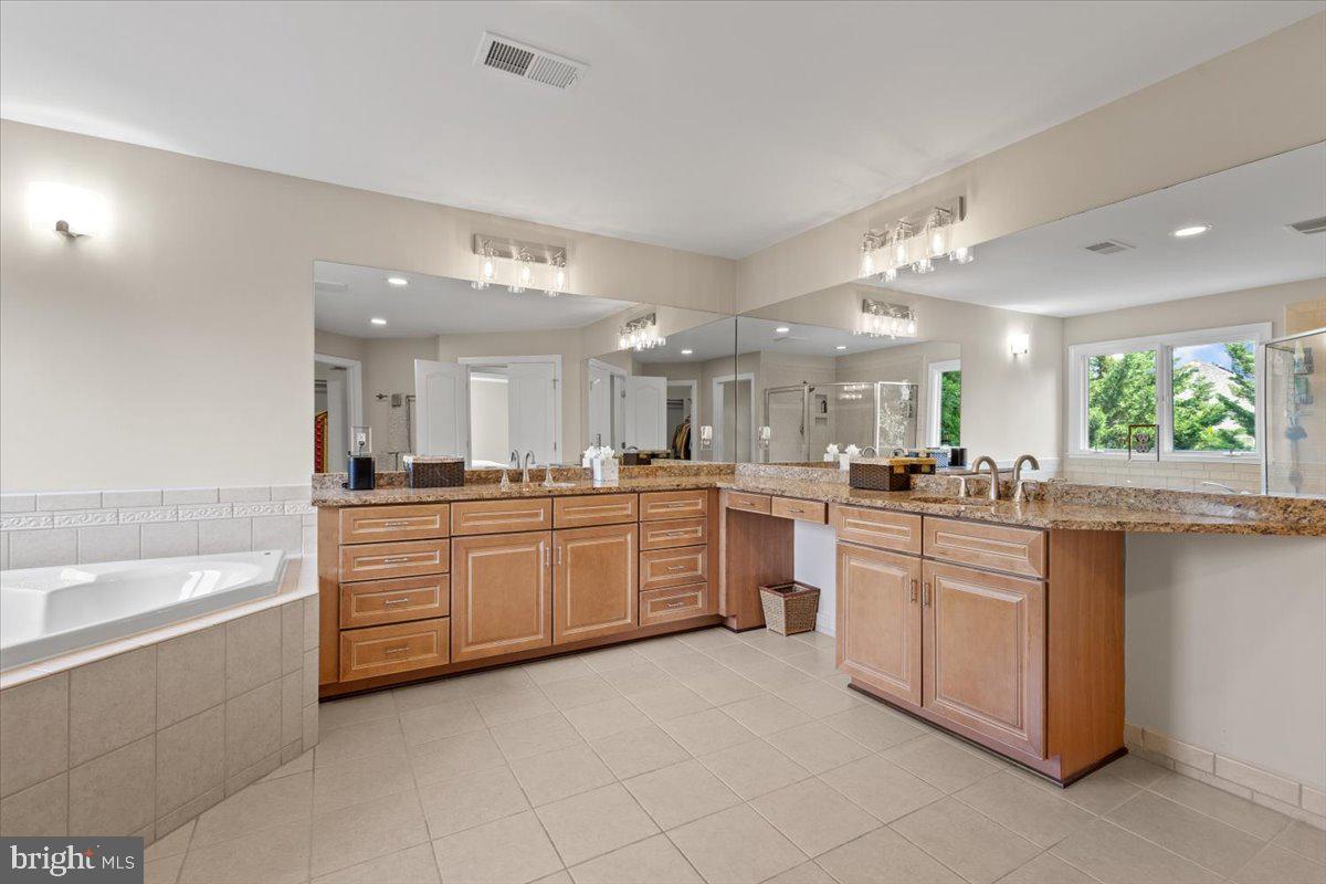 RED CEDAR WEST - Residential