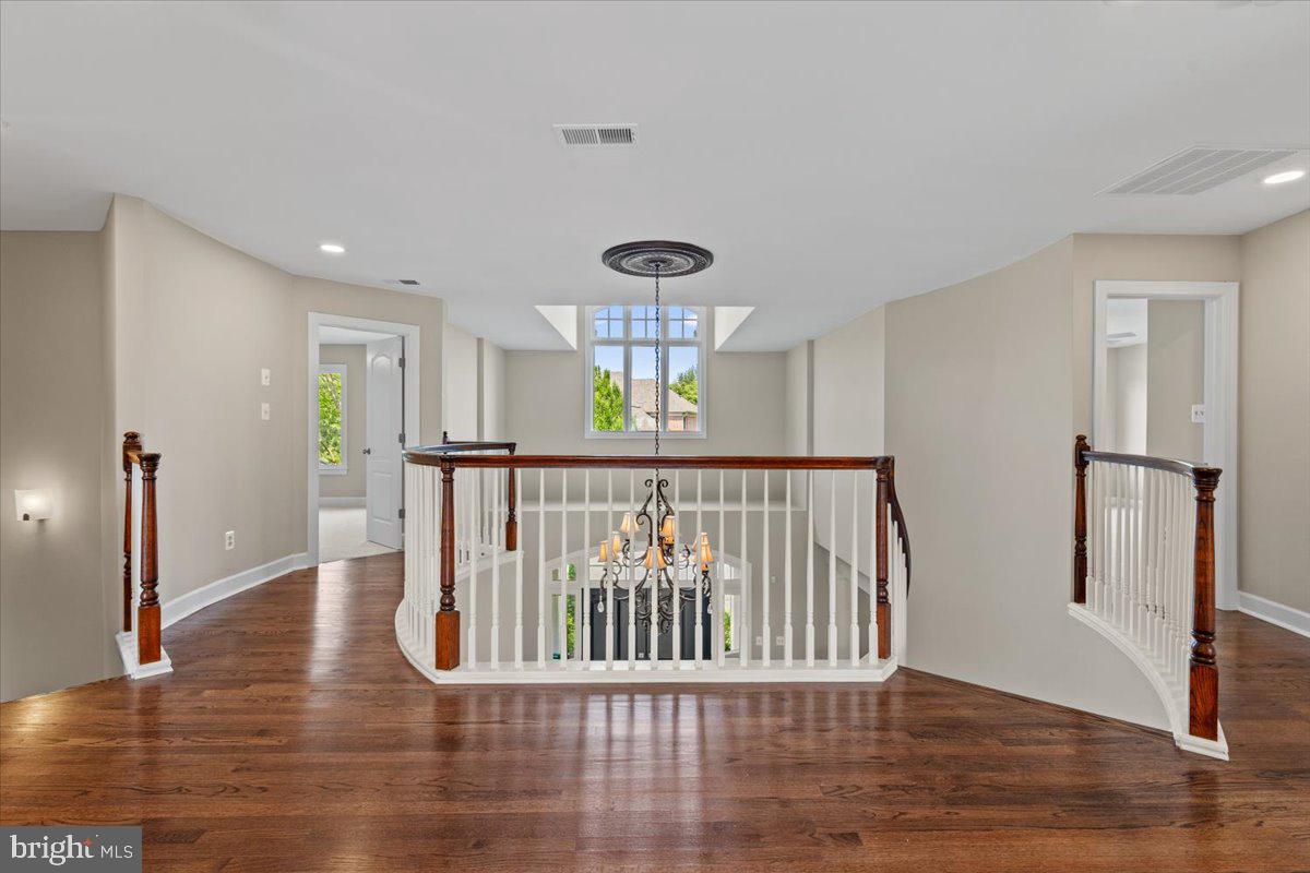 RED CEDAR WEST - Residential