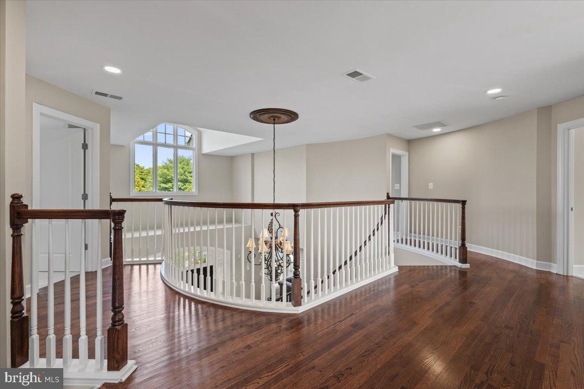 RED CEDAR WEST - Residential