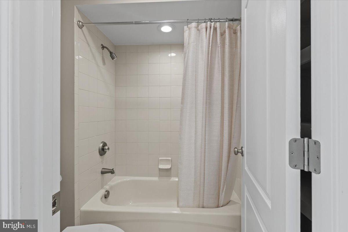 RED CEDAR WEST - Residential