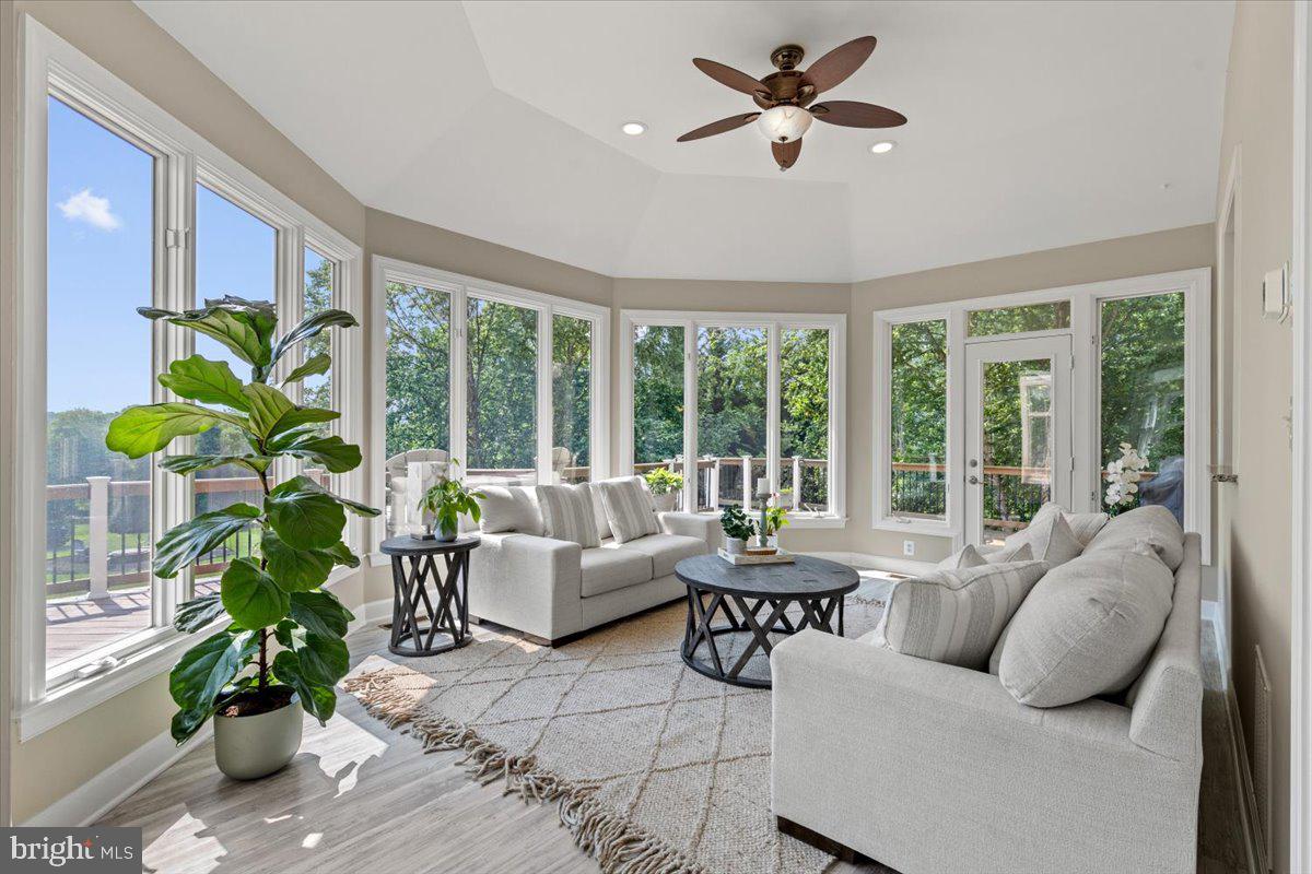 RED CEDAR WEST - Residential