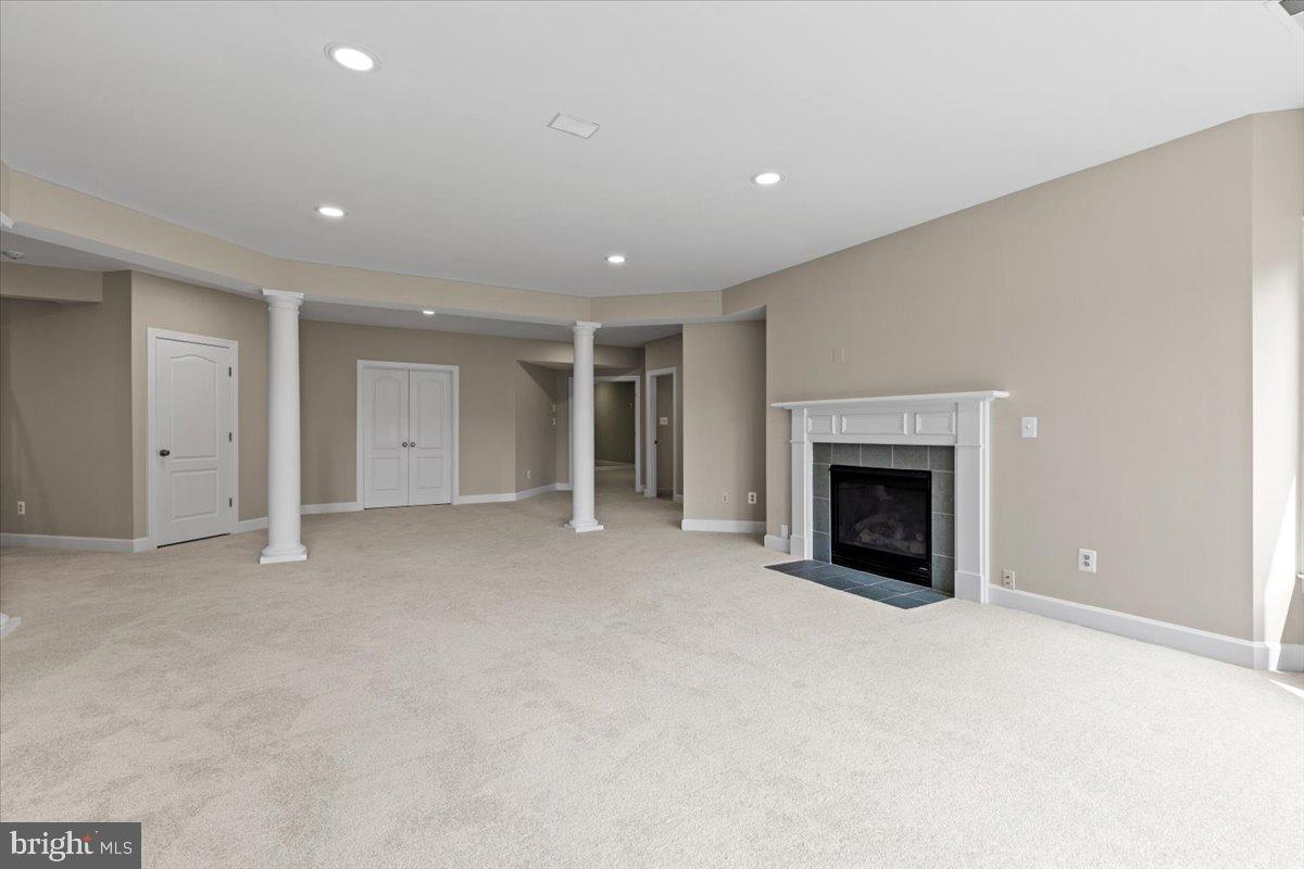 RED CEDAR WEST - Residential