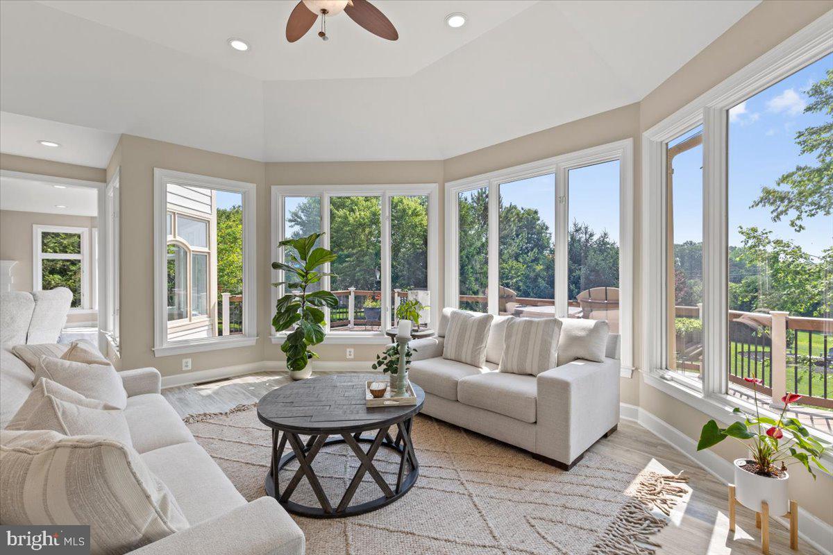 RED CEDAR WEST - Residential