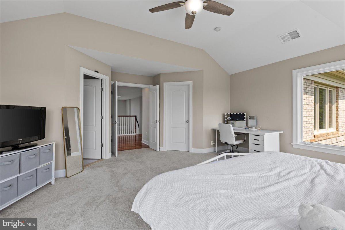 RED CEDAR WEST - Residential