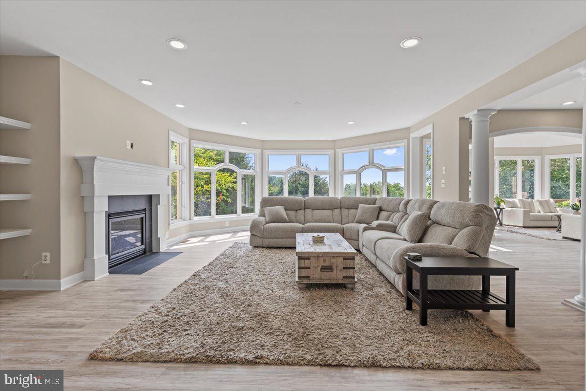 RED CEDAR WEST - Residential