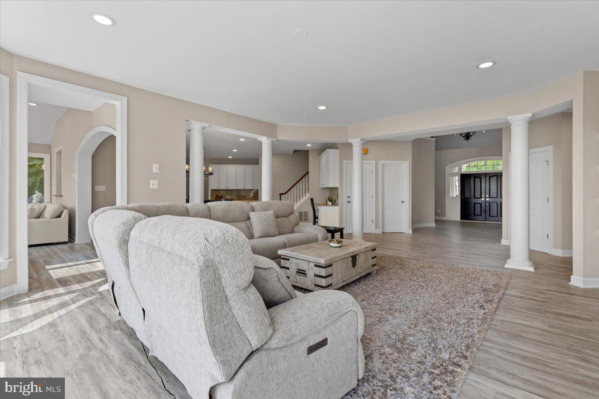 RED CEDAR WEST - Residential