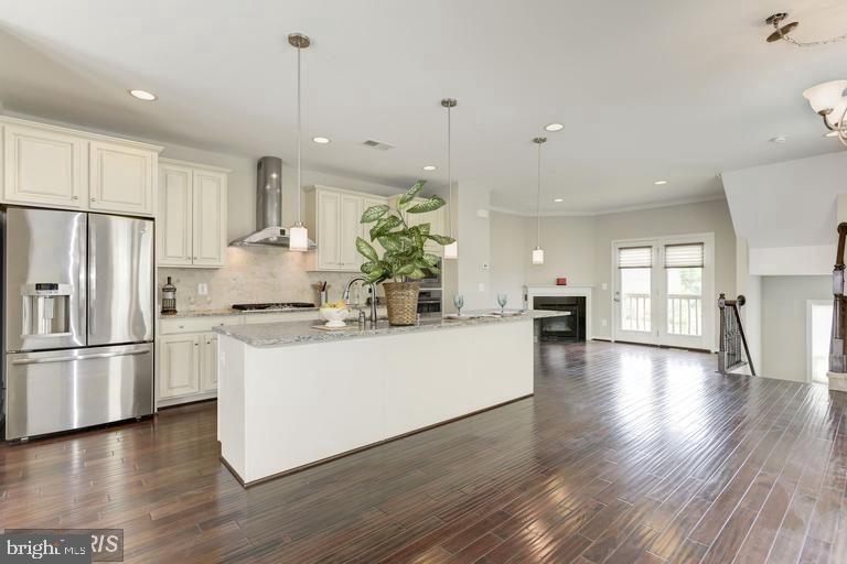 SIGNATURE AT BROADLANDS - Residential