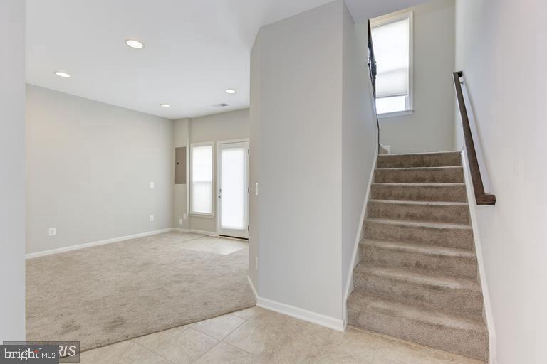 SIGNATURE AT BROADLANDS - Residential