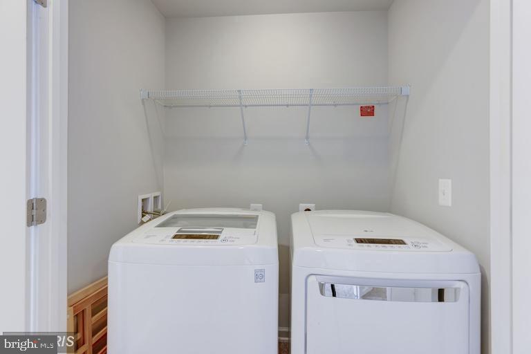 SIGNATURE AT BROADLANDS - Residential