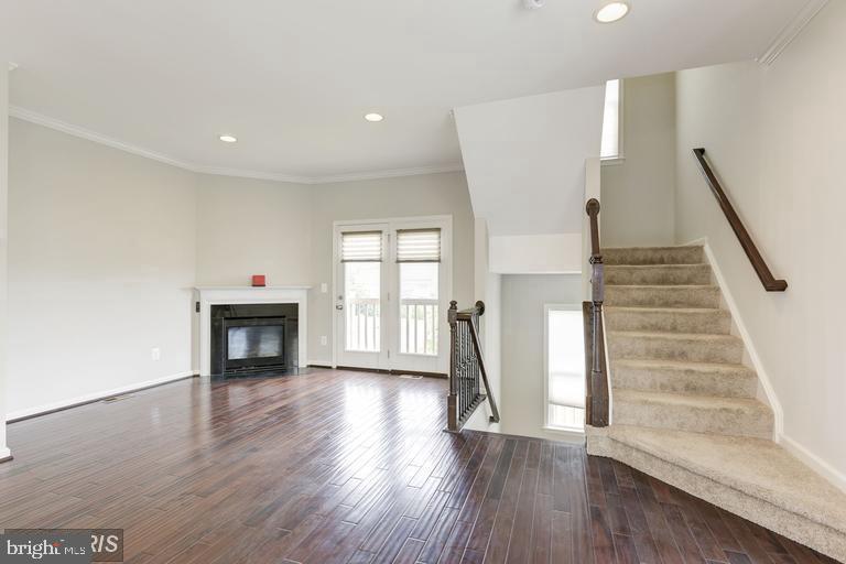 SIGNATURE AT BROADLANDS - Residential