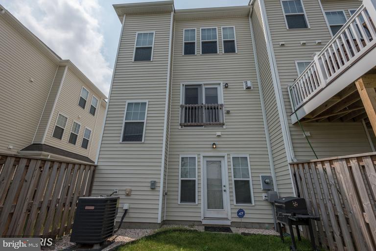 SIGNATURE AT BROADLANDS - Residential