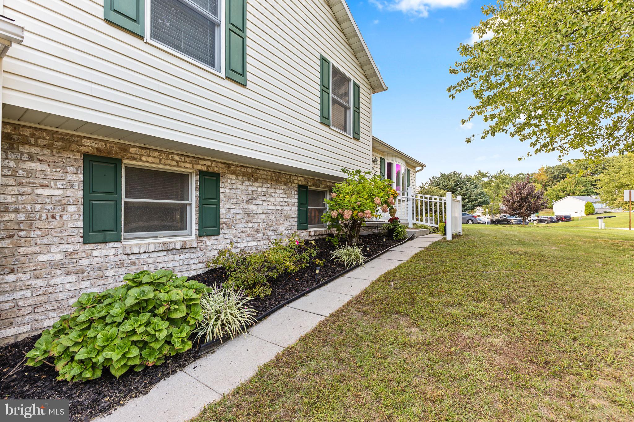 10 GARDENIA DRIVE
