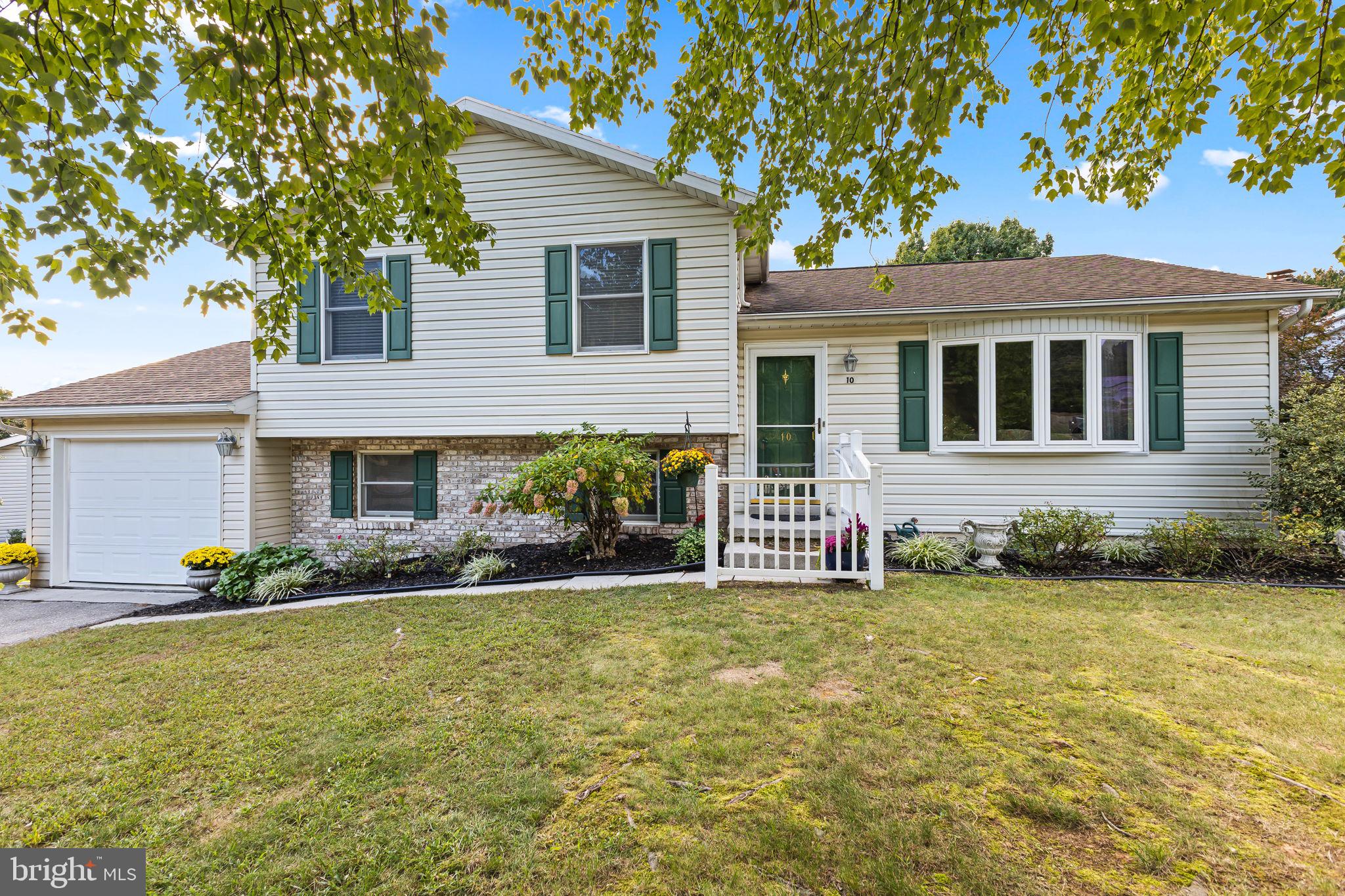 10 GARDENIA DRIVE