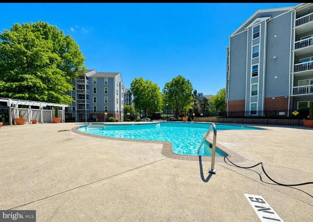FOUR WINDS AT OAKTON - Residential