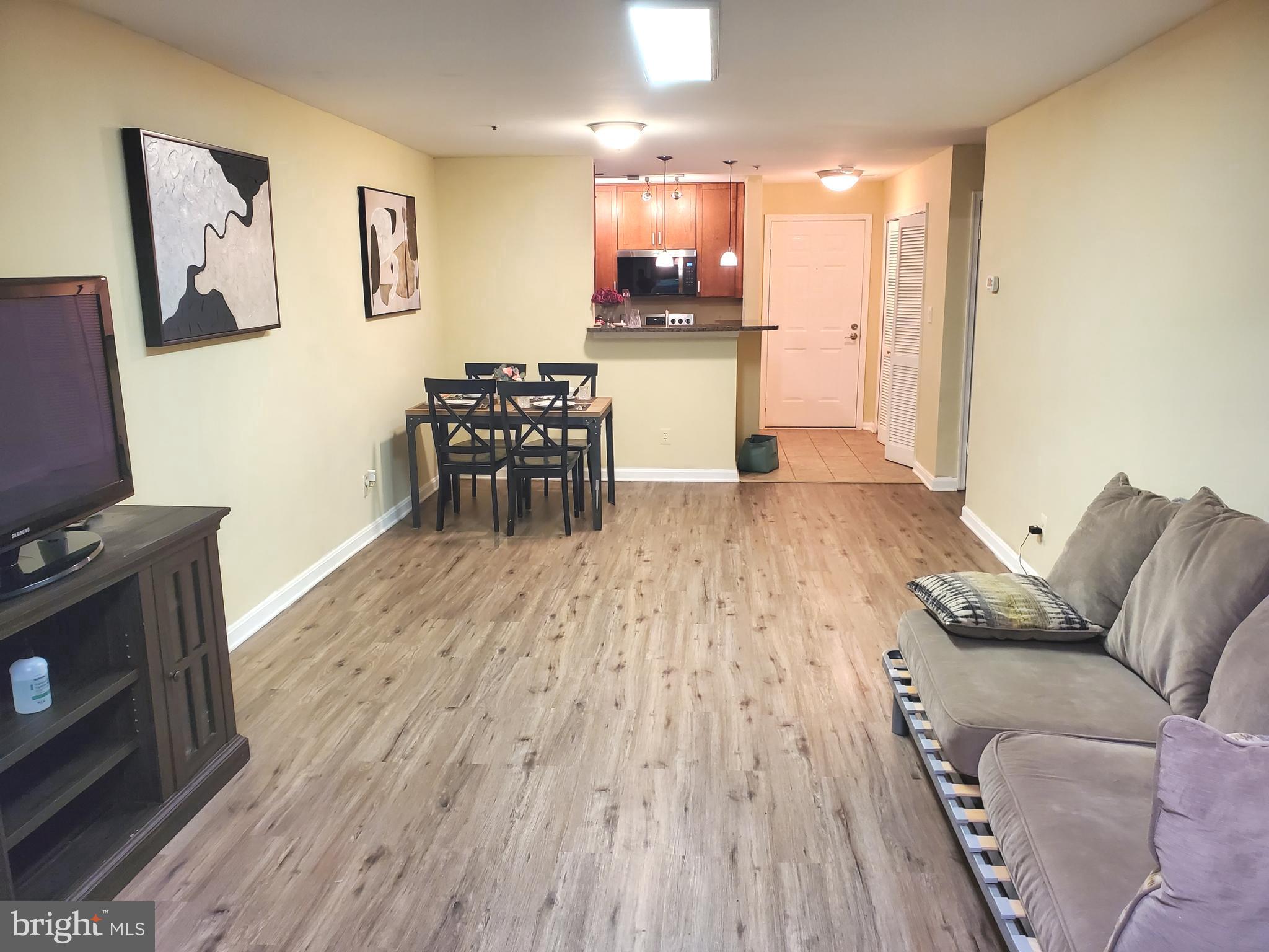 FOUR WINDS AT OAKTON - Residential