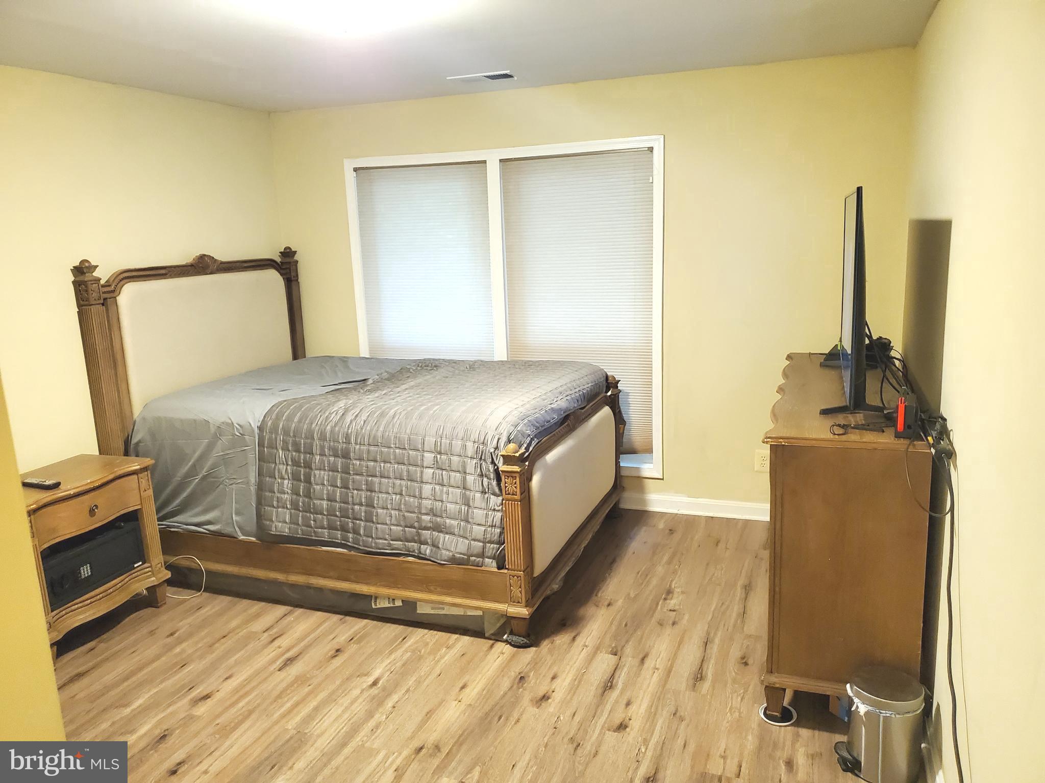 FOUR WINDS AT OAKTON - Residential