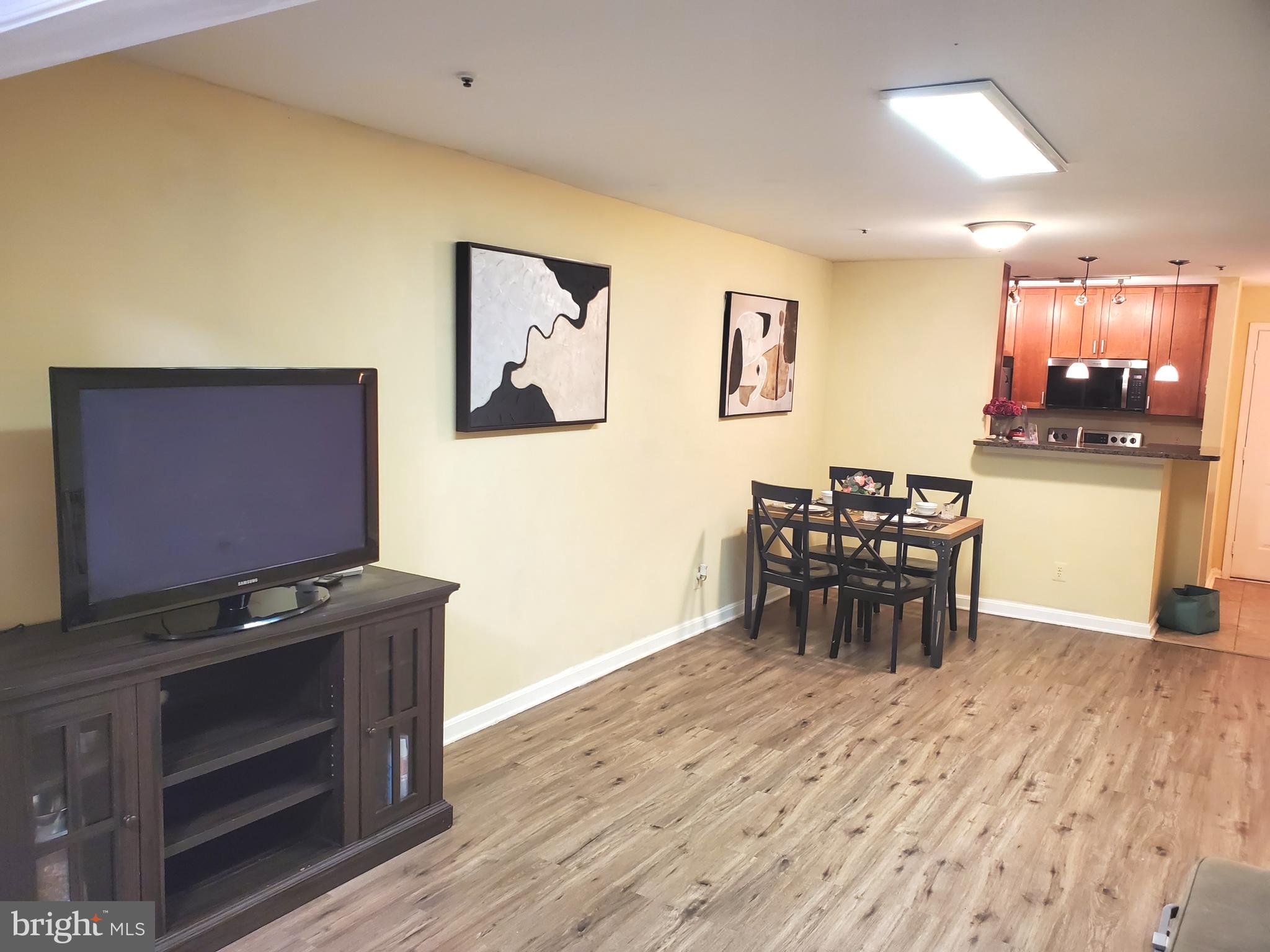 FOUR WINDS AT OAKTON - Residential