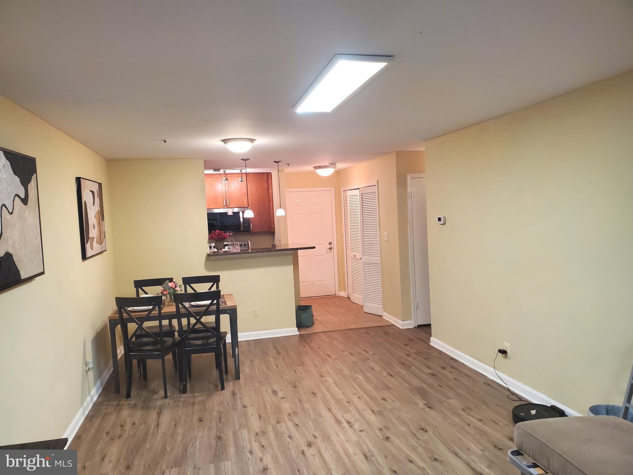 FOUR WINDS AT OAKTON - Residential