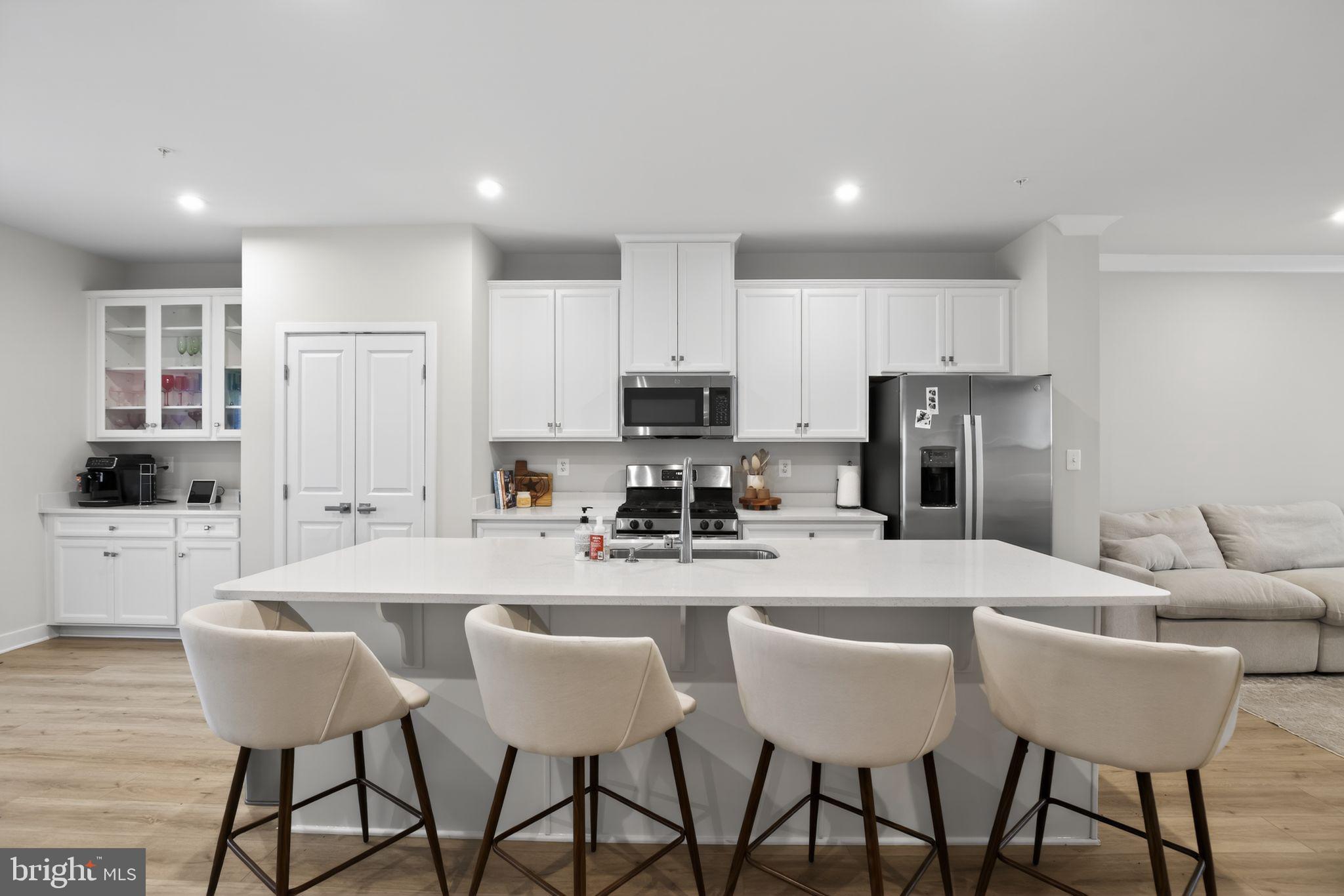 BANNER ROW - Residential