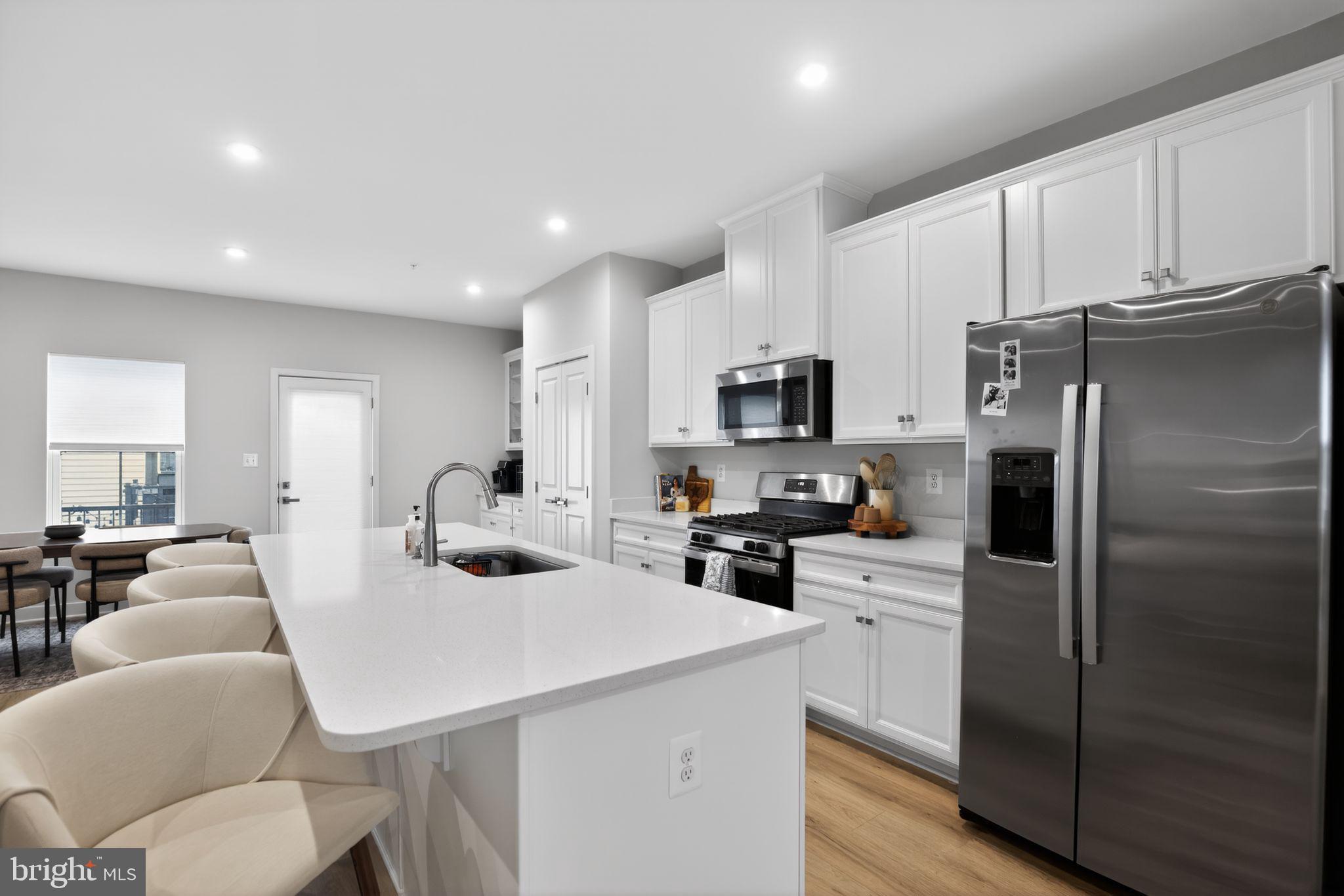 BANNER ROW - Residential