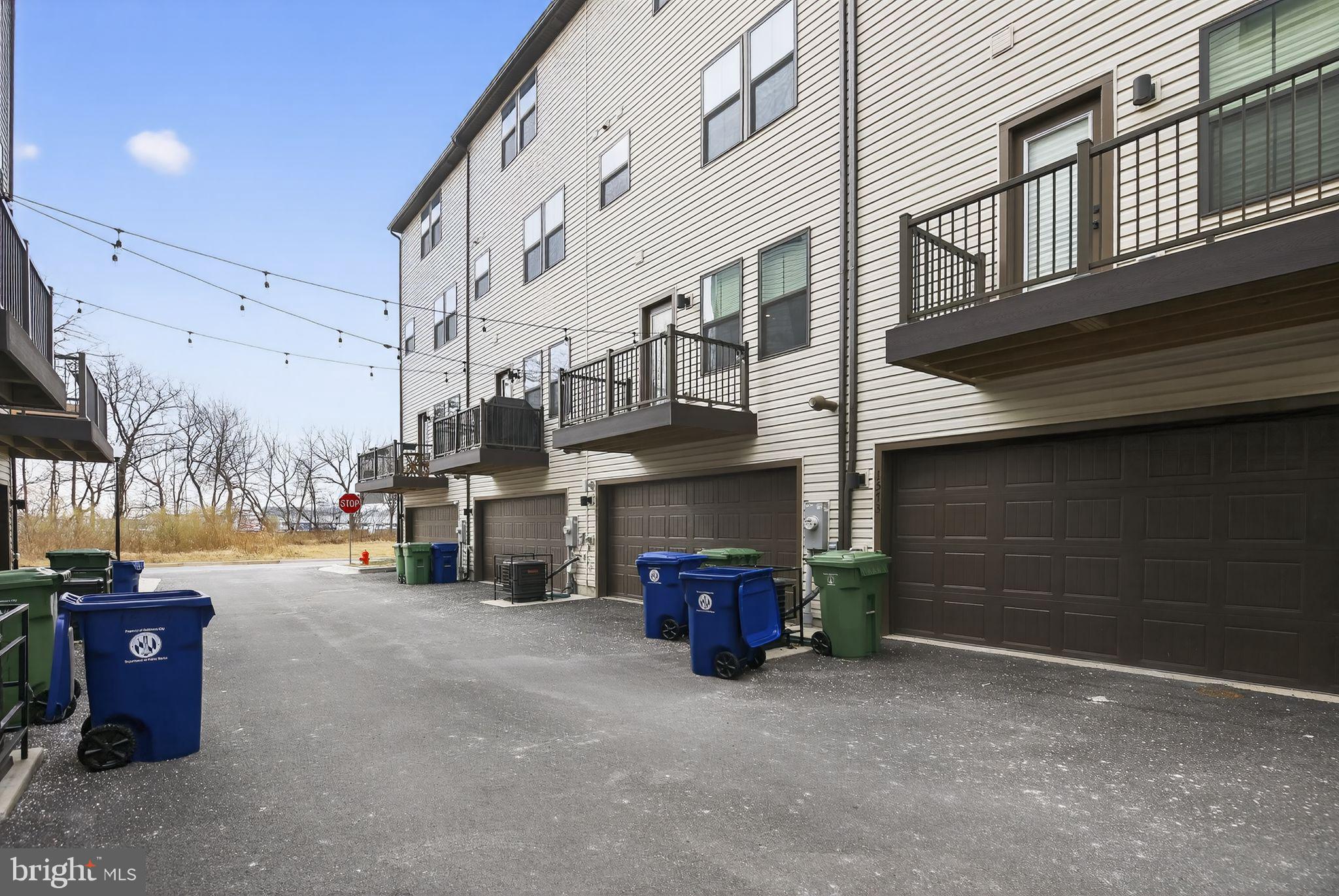 BANNER ROW - Residential