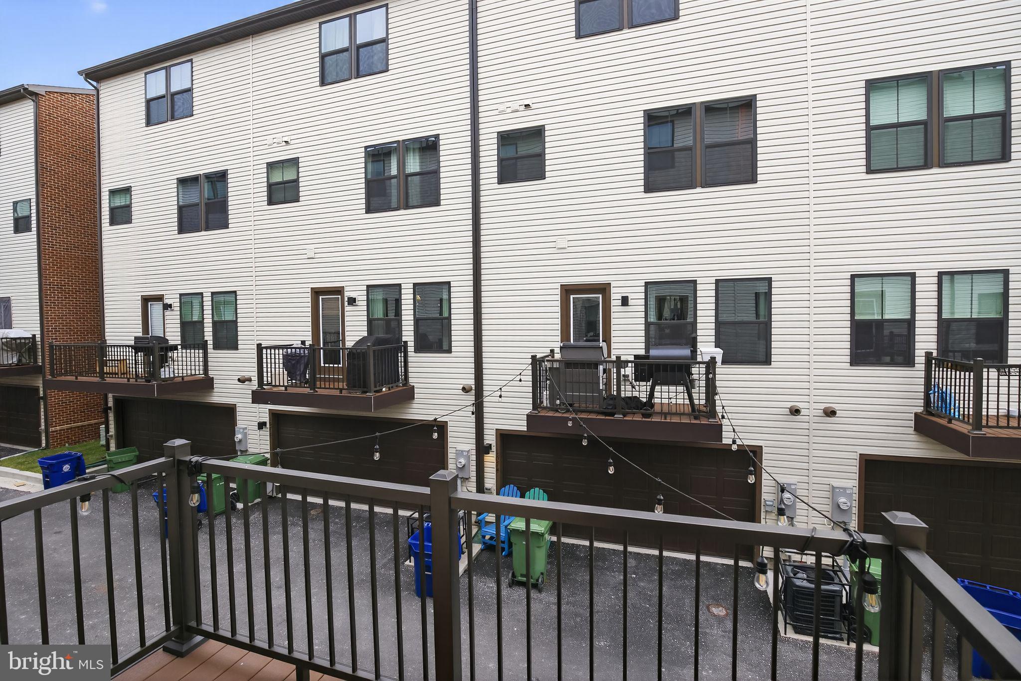 BANNER ROW - Residential